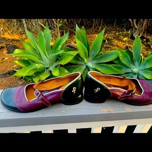 FLUEVOGS, Mary Jane style.